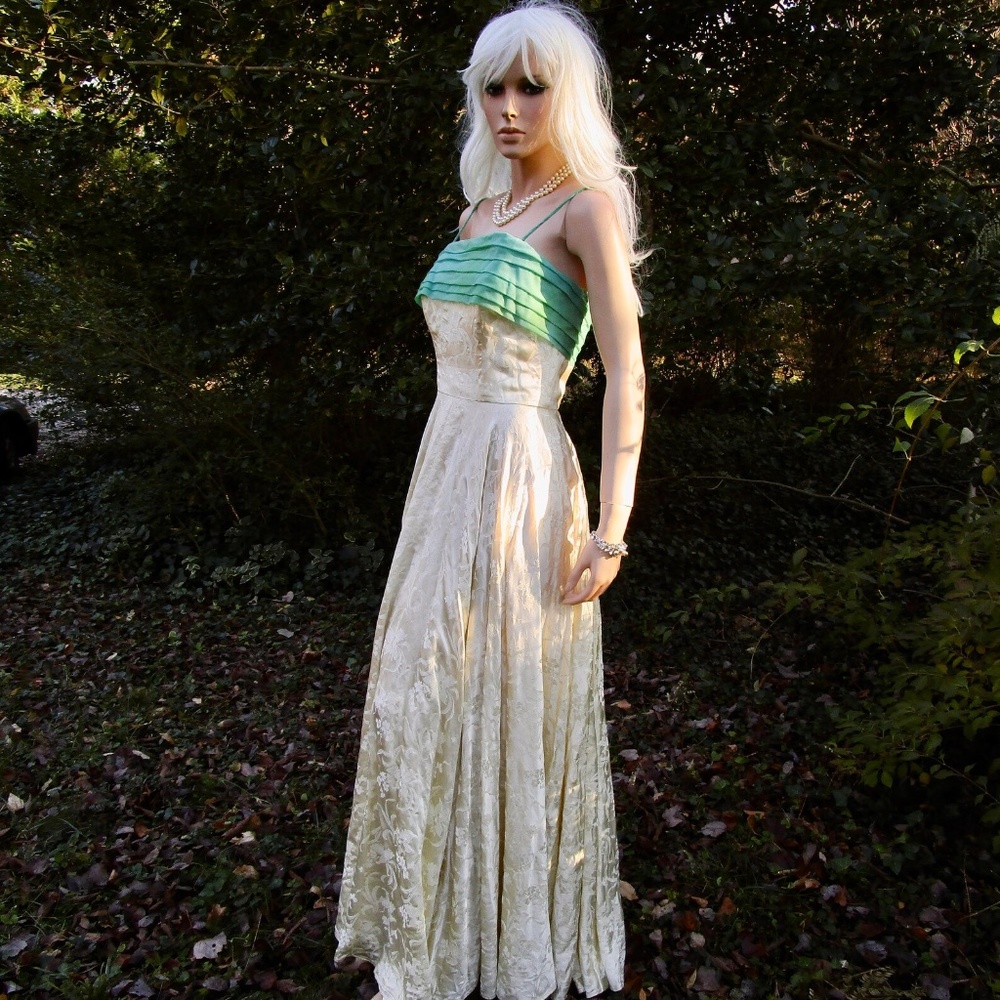 vintage 1950s ivory brocade formal w green issues, XS/S, 24 waist, circle skirt